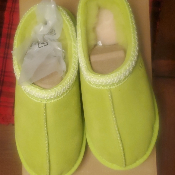 uggs slides - Picture 3 of 4
